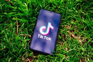 Karangan Kelebihan dan Keburukan Media Sosial